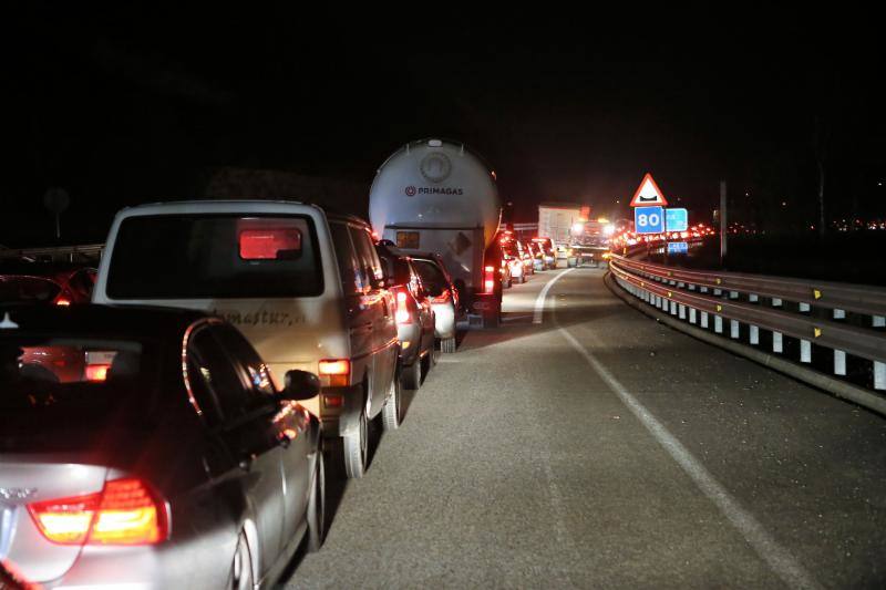 Importantes retenciones por un accidente en la autovía minera