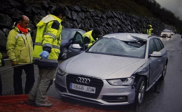 Fallece al caer una piedra sobre su coche en la carretera de San Isidro