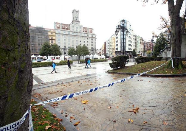 La borrasca 'Ana' complica el tráfico en Asturias, en alerta roja por fuertes vientos