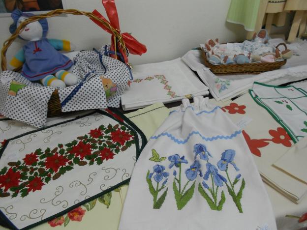 Quince años de agujas solidarias