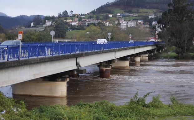 'Ana' se va de Asturias con 200 incidencias, pero sigue la alerta por oleaje