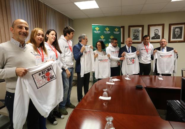 Los futuros ingenieros hacen campaña para aumentar la donación de sangre