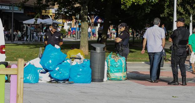 La UCAYC solicita que se actúe contra los 'manteros' y las falsificaciones