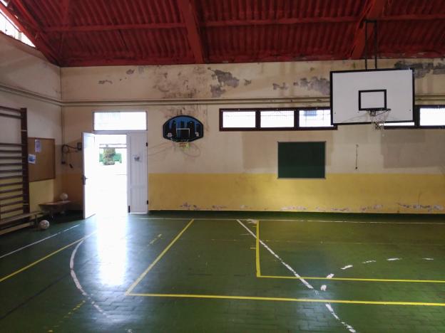 Los padres de alumnos del colegio de Trevías se movilizan por las carencias del centro