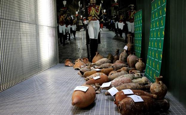 Recuperan 42 piezas arqueológicas expoliadas por tres pescadores en Baleares