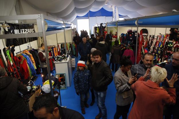 Nevaria, la Feria de la Nieve y la Montaña, coincide con las pistas de esquí abiertas