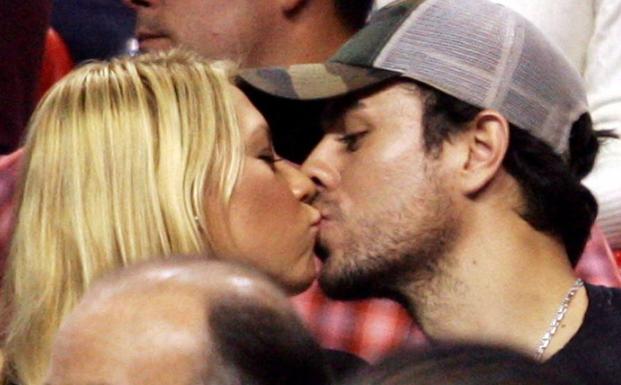 Enrique Iglesias y Anna Kournikova son padres de mellizos