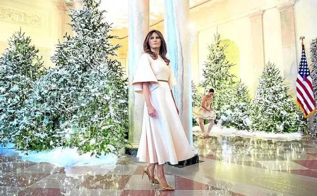 Melania Trump monta un pinar congelado en la Casa Blanca