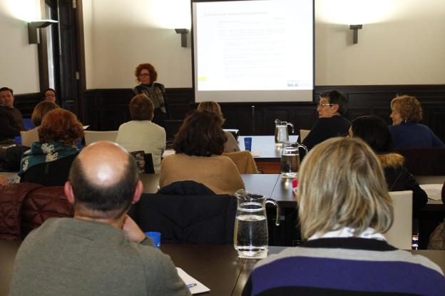 Voluntarios informan sobre el agua