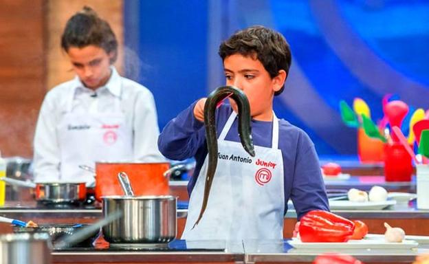 Polémica en 'Masterchef Junior': ¿deben los niños despellejar animales?