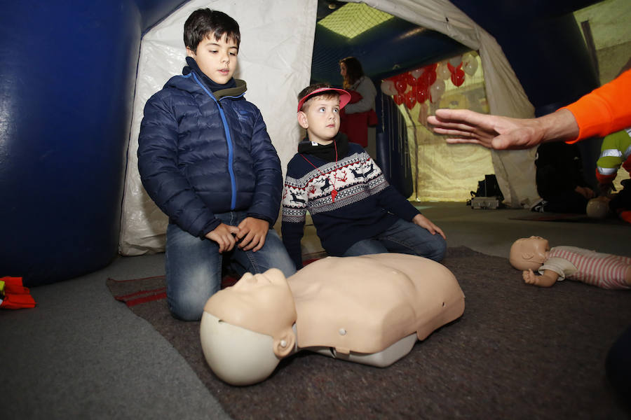 Los niños aprenden reanimación cardiopulmonar en Mercaplana