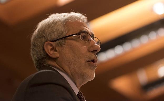 Llamazares critica los «argumentos xenófobos» del PP contra el asturiano