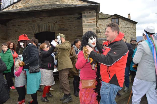 'Os reises' se apoderan del Valledor