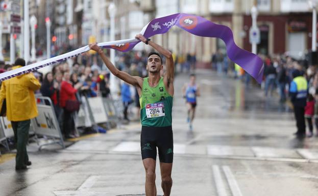 Moha Bakali y Beatriz Álvarez ganan la San Silvestre de Gijón