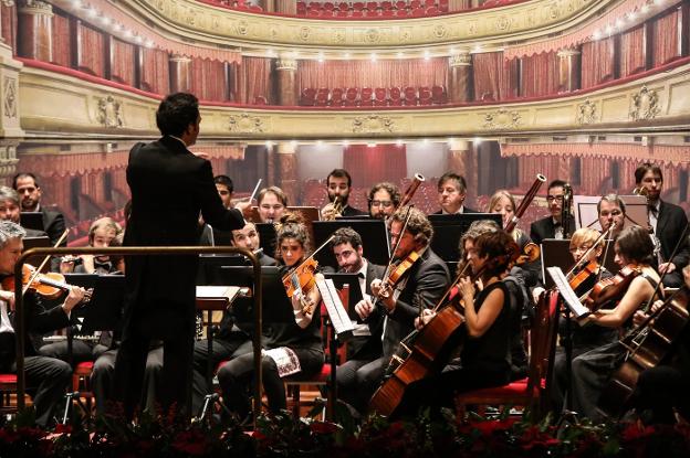 Avilés recibe 2018 con un gran concierto sinfónico y las fiestas llenas en Nochevieja