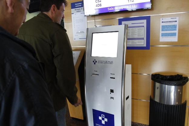 El nuevo sistema de llamada a consultas del San Agustín entra en servicio con normalidad
