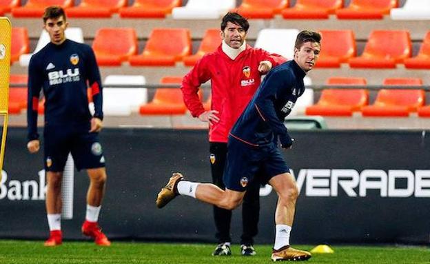 Marcelino García Toral vuelve a los entrenamientos con collarín