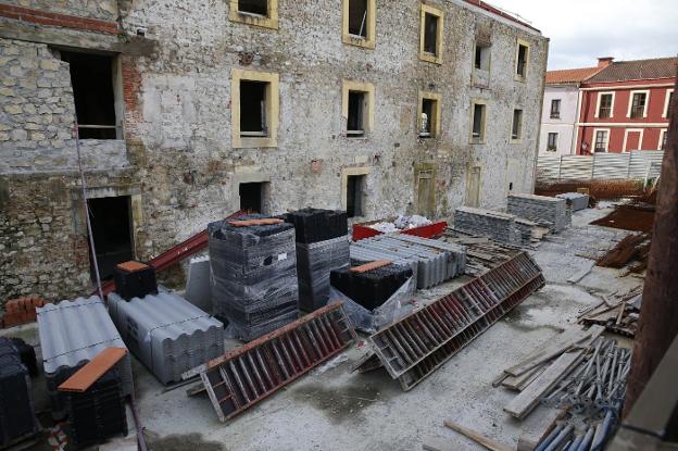 Nuevos hallazgos arqueológicos retrasan el final de las obras en Tabacalera hasta el verano