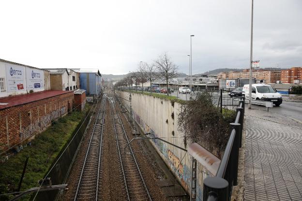 El nuevo plan general reserva suelo para desviar las vías y desdoblar Juan Carlos I