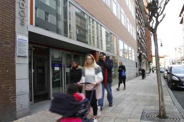 Acuchilla a su pareja con una navaja en el domicilio familiar y se da a la fuga