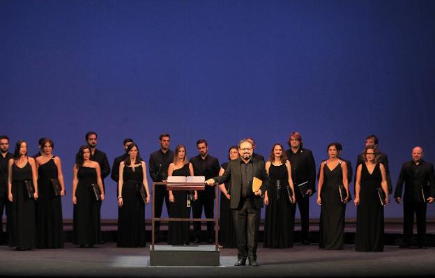 Víctor Manuel, la Orquesta de Cámara de Siero, Dana Raz, Andreas Prittwitz y el Coro El León de Oro en «un concierto histórico»