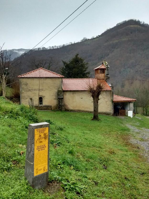 El Arzobispo reinugura la Iglesia de Vega tras la reforma