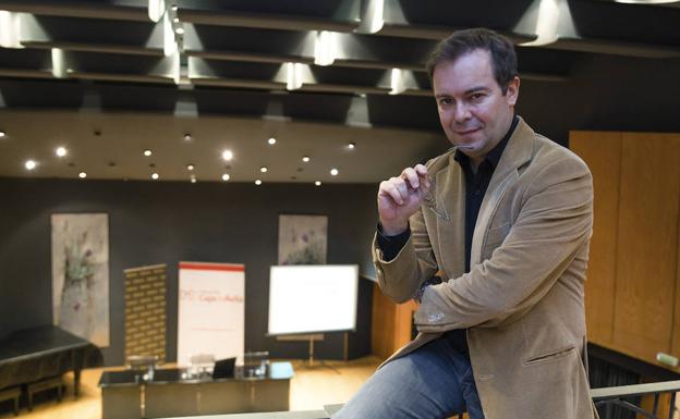 «Los gobiernos han utilizado los ovnis como tapadera de muchas cosas»