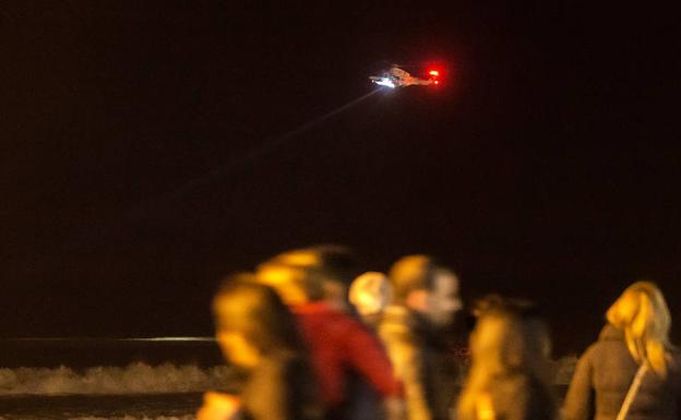 Una falsa alarma en la búsqueda de un surfista genera una gran expectación en San Lorenzo