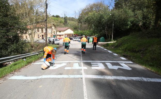 Vuelven las carreras ilegales a Somió y la Policía inmoviliza un coche 'tuneado'