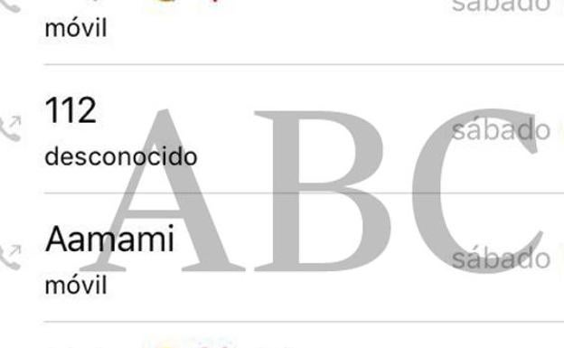 Un niño con asfixia para un coche para ir al hospital porque en el 112 le colgaron el teléfono