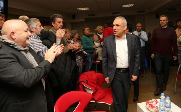 Rafael Simancas, en Gijón: «Si vuelve a gobernar el PSOE, no habrá déficit estructural en el fondo de pensiones»