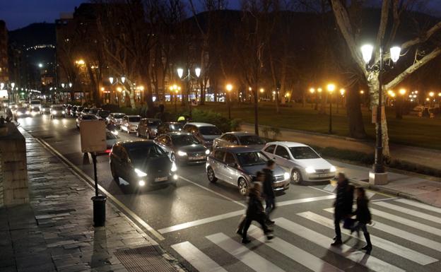 Los alrededores del Campo de San Francisco de Oviedo soportan a diario 28.000 circulaciones