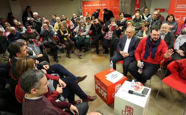 Rafael Simancas, en Gijón: «Que los bancos arrimen el hombro con las pensiones»