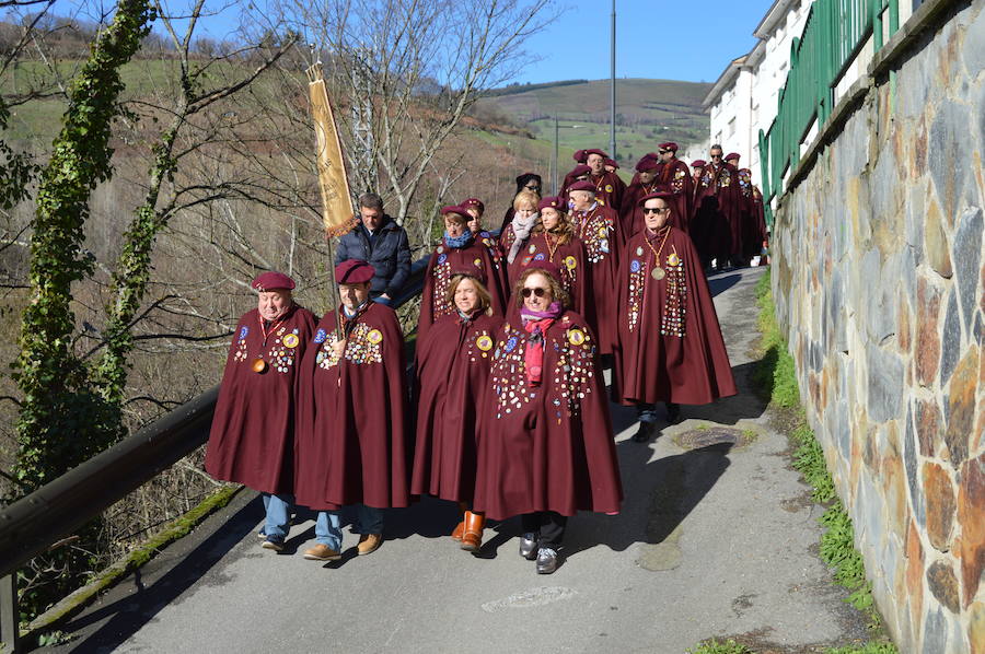 Cangas del Narcea cata sus vinos en las fiestas de Santiso