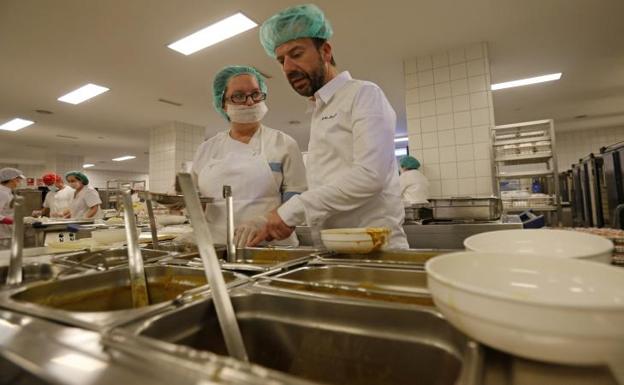 Un menú de Nacho Manzano para los hospitalizados del HUCA