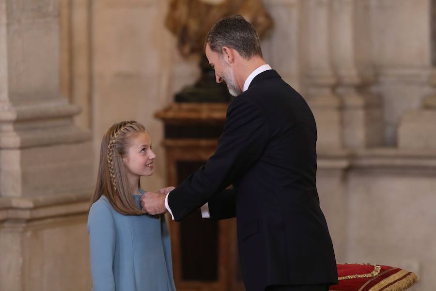 El rey Felipe VI impone el Toisón de Oro a la princesa Leonor