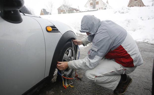 ¿Cómo se ponen las cadenas al coche?