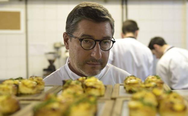 Los cocineros asturianos premian a Joan Roca por su creatividad sin límites