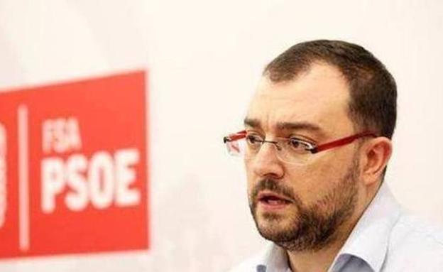Barbón apoya la moción de Laviana a favor de la oficialidad del asturiano