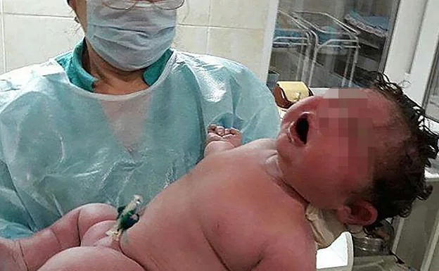 Da a luz un bebé de más de 6 kilos en Rusia sin cesárea ni epidural