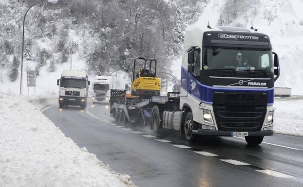 Nieve, aludes y argayos aíslan pueblos y dificultan la comunicación