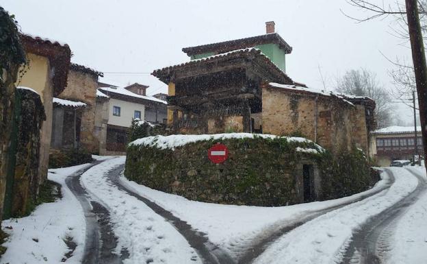 Cabrales sopesa pedir la intervención de la UME para retirar la nieve en Sotres