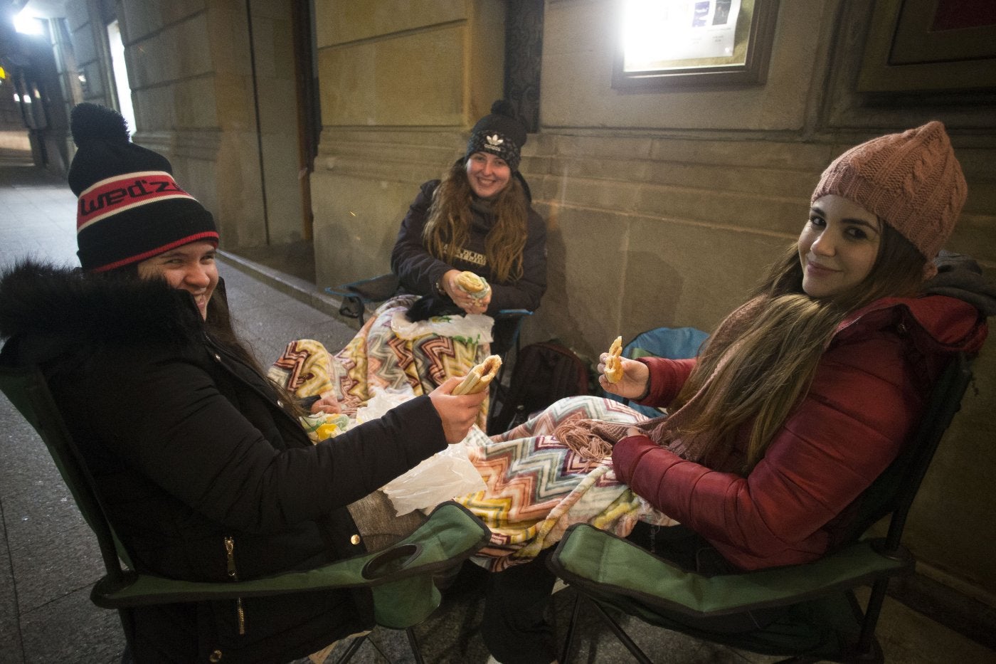 Antroxu de Gijón | Quince horas de cola bajo el frío polar