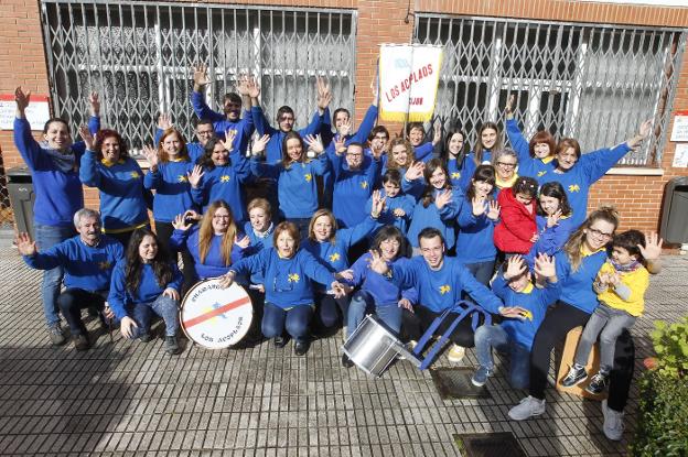 Los Acoplaos cambia los animales por trajes «con mucho amor»