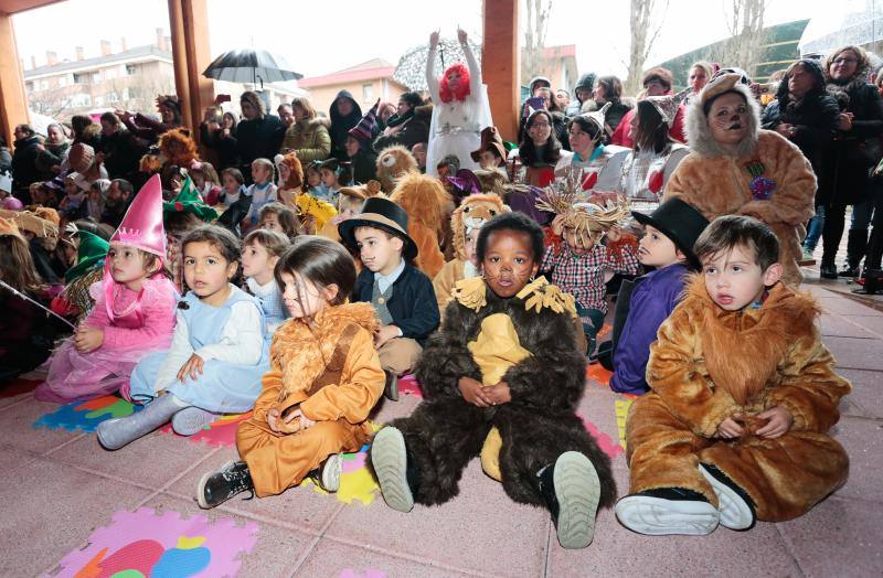 El Carnaval estalla en los colegios de Gijón
