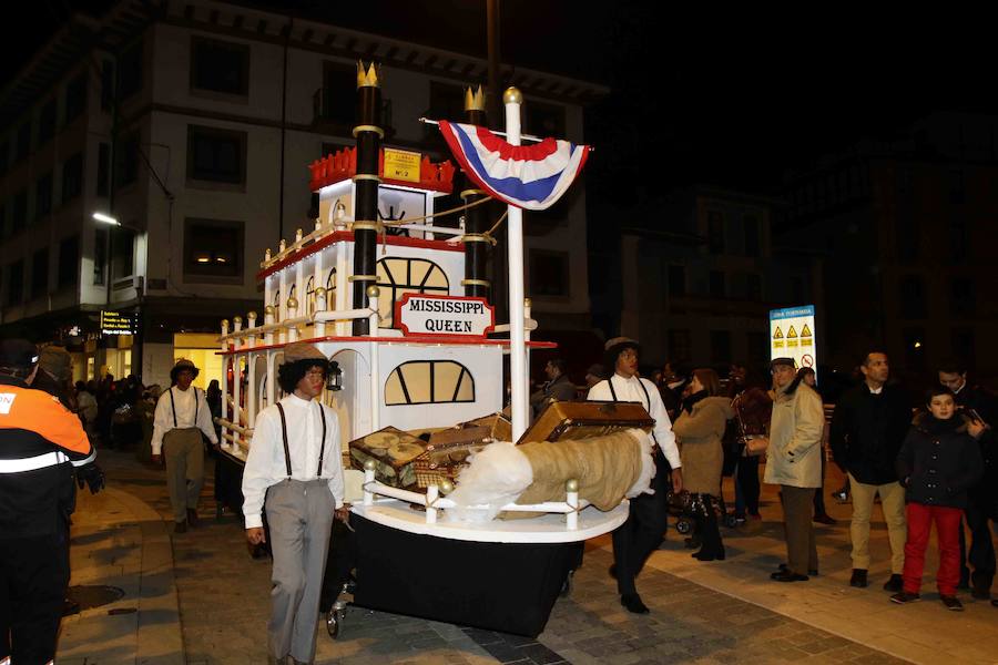 Despliegue de originalidad en el carnaval de Llanes