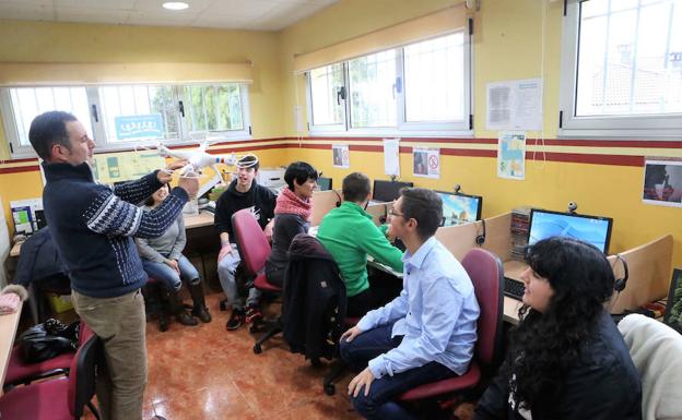 Sariego quiere empleo para sus jóvenes