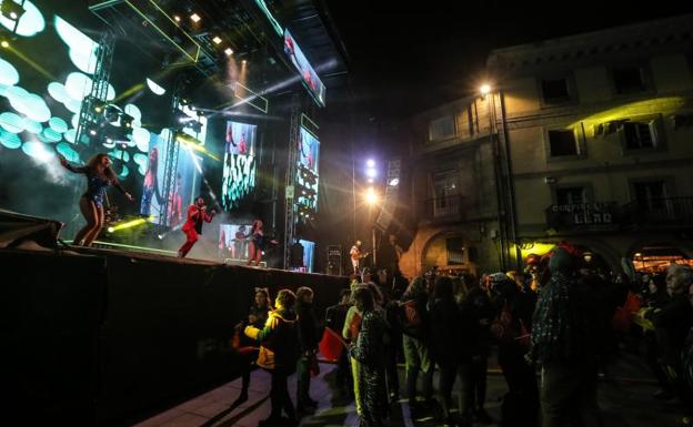 Somos, IU y Ganemos tachan de «machista» la verbena del sábado de Antroxu en Avilés