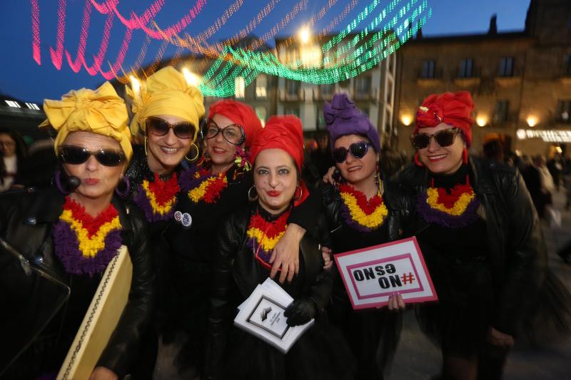 Las murgas animan la plaza de España