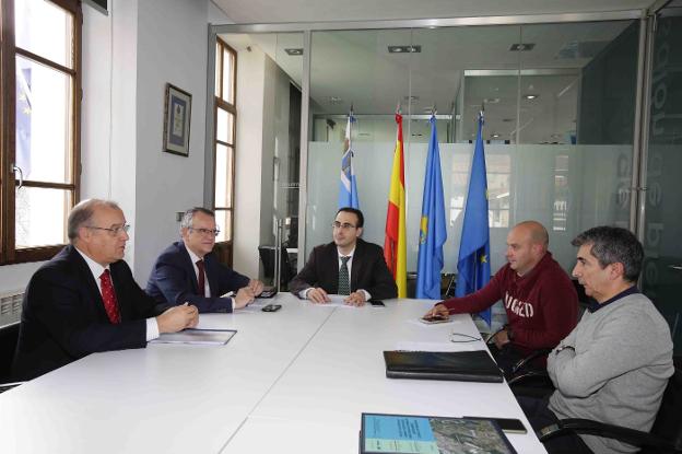 El Principado solicita terrenos a Costas para ampliar el puerto de Bustio